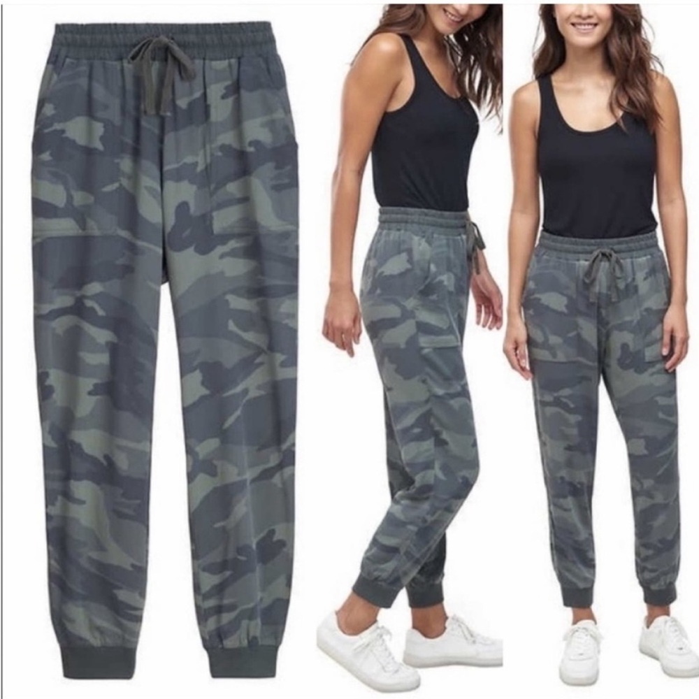 Splendid Camo Jogger Pants in Gray Green Small